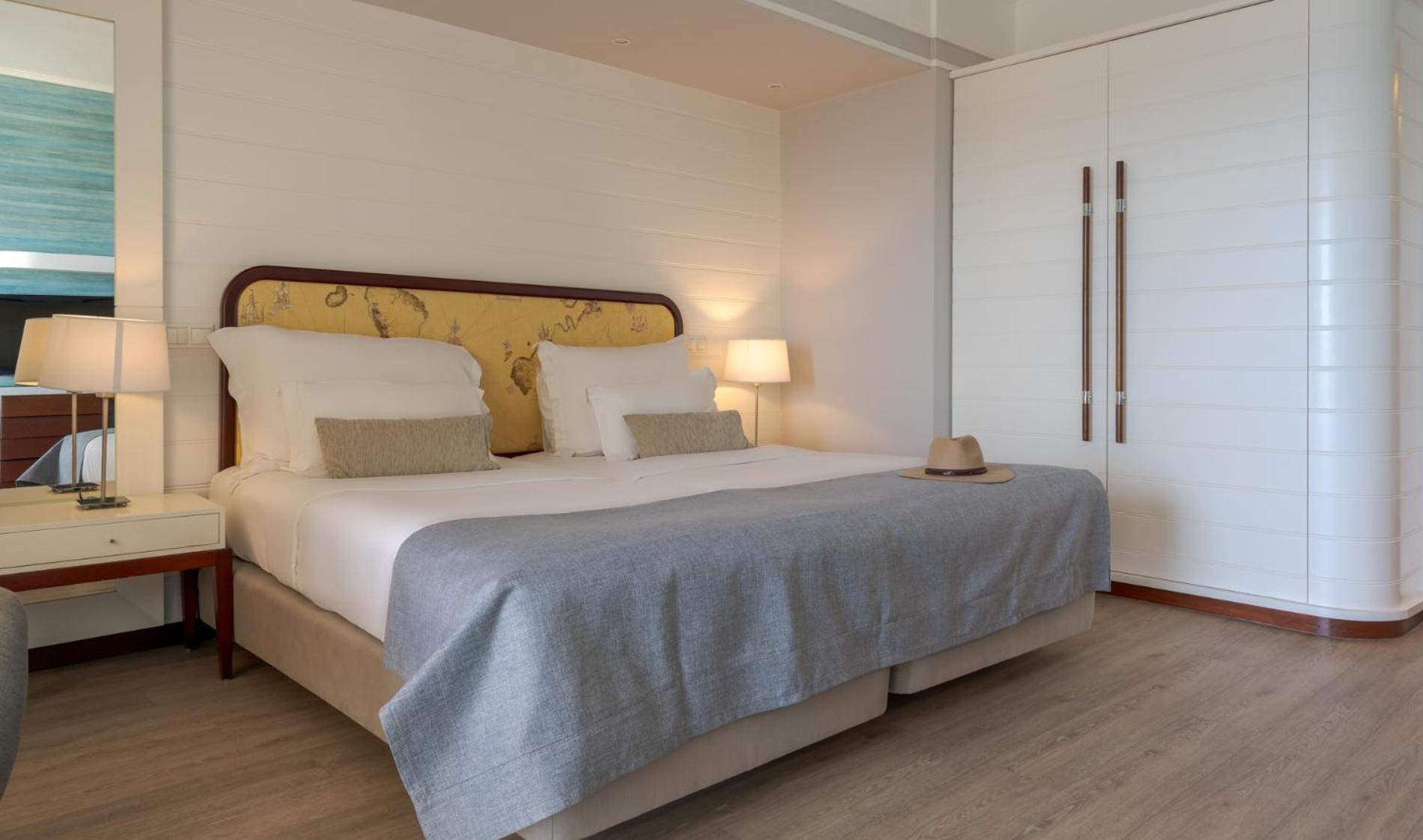 Pestana Alvor Praia Premium Beach & Golf Resort Luaran gambar A bedroom at the hotel