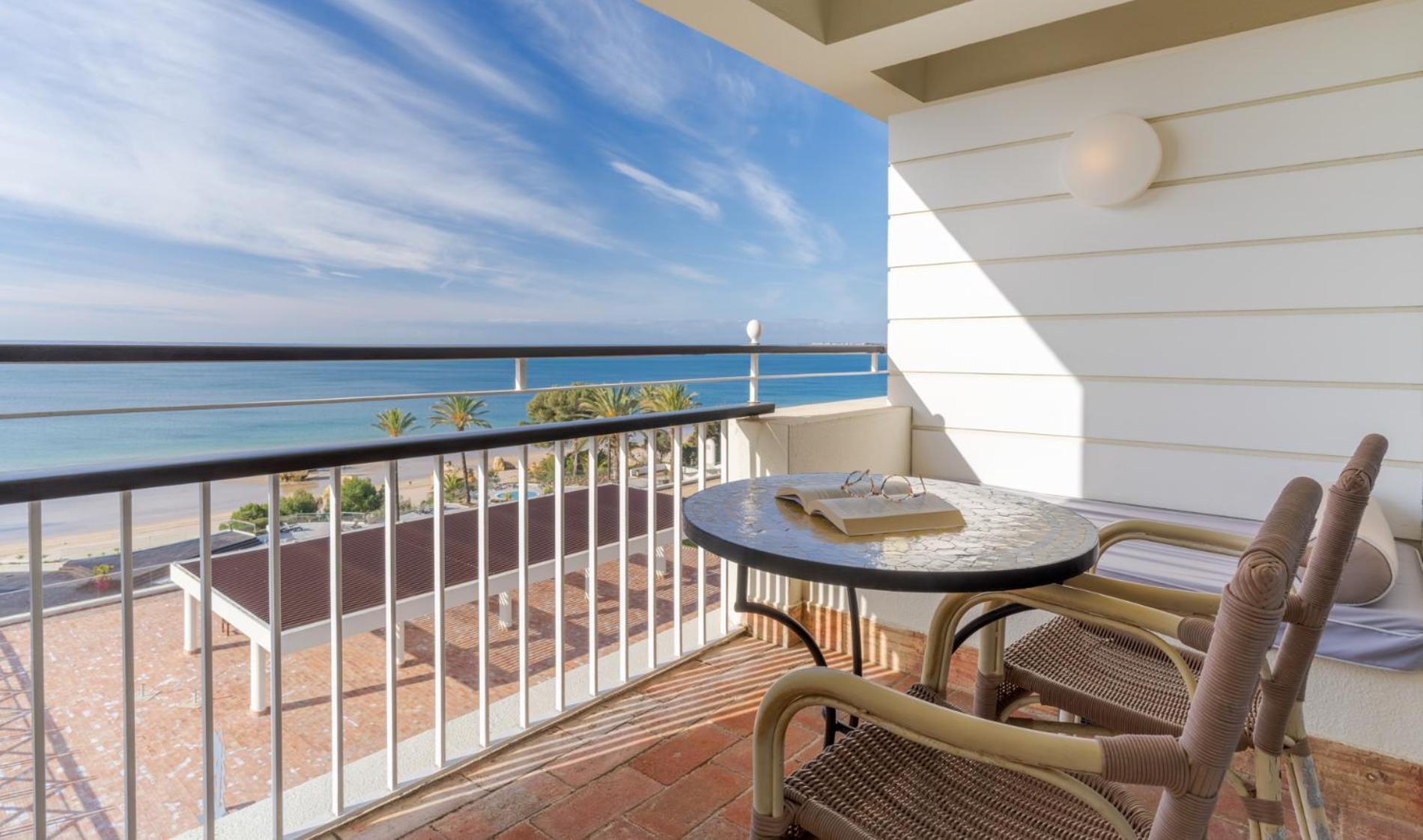 Pestana Alvor Praia Premium Beach & Golf Resort Luaran gambar A balcony