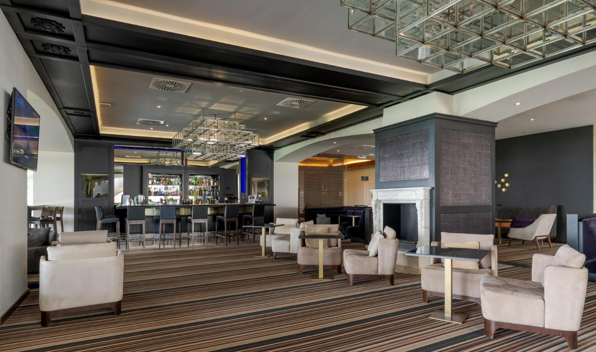 Pestana Alvor Praia Premium Beach & Golf Resort Luaran gambar The lounge at the airport