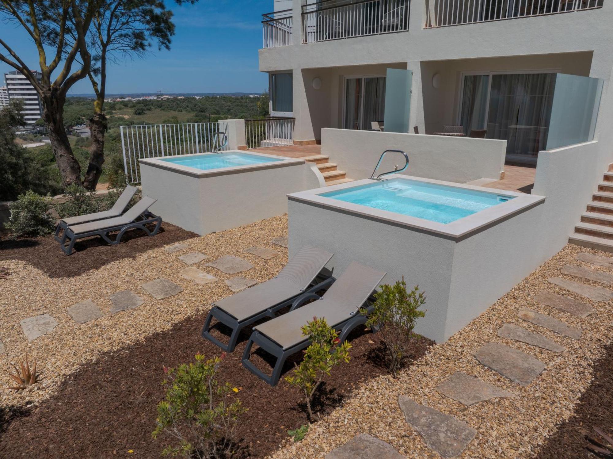 Pestana Alvor Praia Premium Beach & Golf Resort Luaran gambar A private pool at a hotel